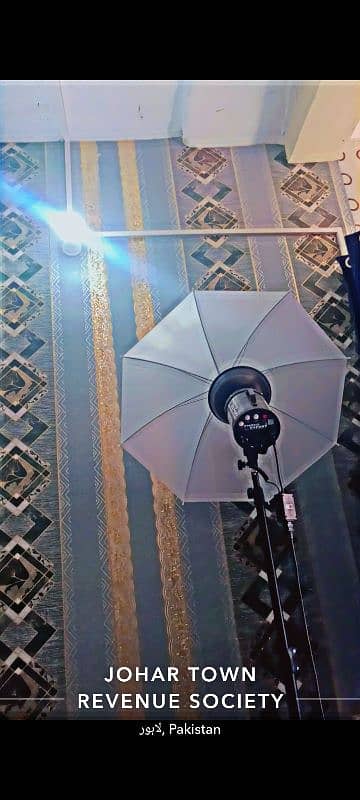 Studio Lights D650 | Umbrella, Stand, Trigger, Bag – 10/10 1