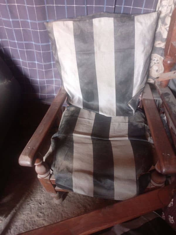 4 pic pure wood chairs 4