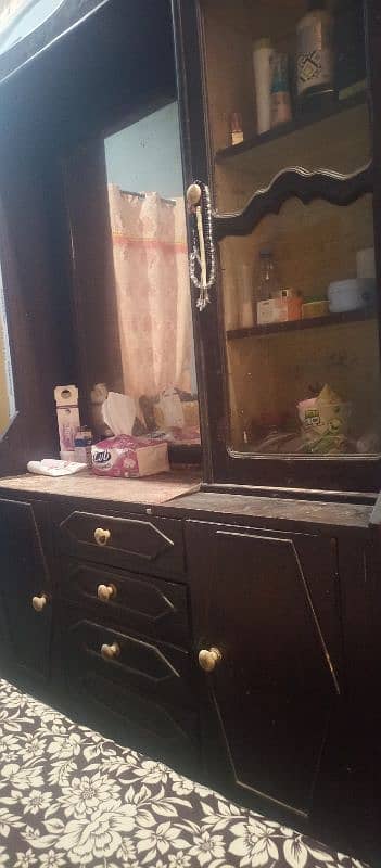 Showcase & Dressing Table 0