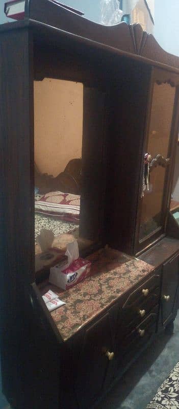 Showcase & Dressing Table 1