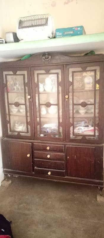 Showcase & Dressing Table 3