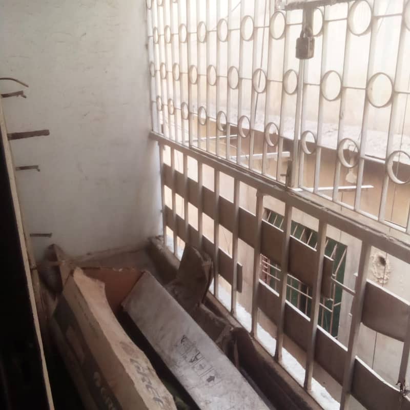 Office Space for Rent Gulshan-e-Iqbal Block 13-A | 4 Rooms | 3rd Floor | 850 Sq. Ft. 3