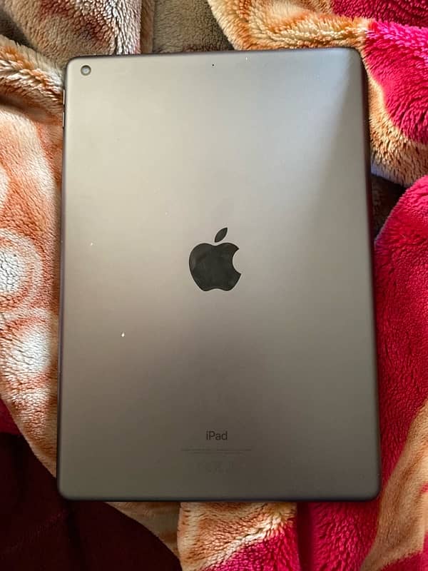 SERIOUSLY SELLING IPAD 9 gen used 99.9% body health 1