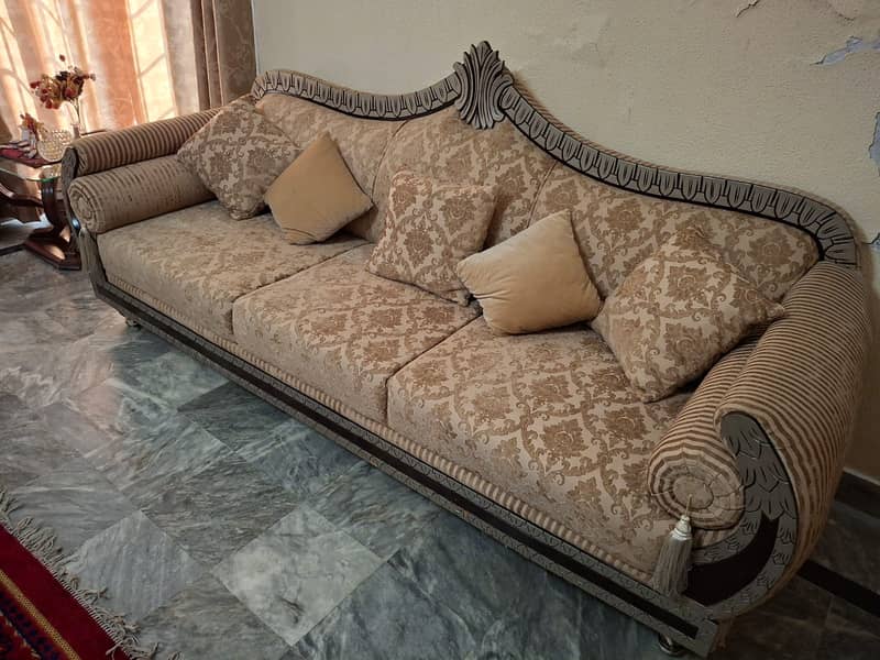 Stylish wooden sofa set 3, 2 & 1 seater,  Elegant design good conditio 0