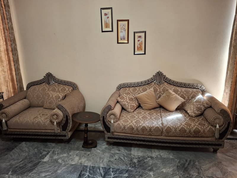 Stylish wooden sofa set 3, 2 & 1 seater,  Elegant design good conditio 1