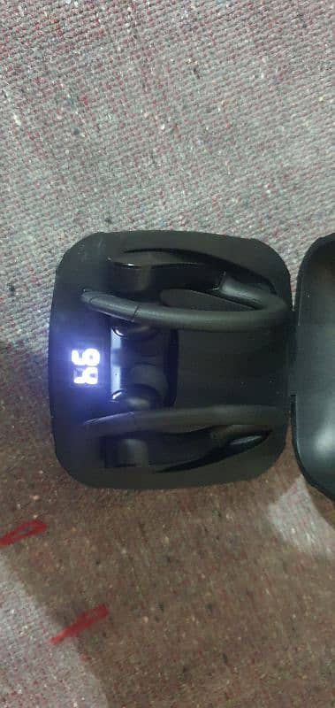 BE1030 Wireless Earbuds with Case | Premium Sound & Secure Fit 2