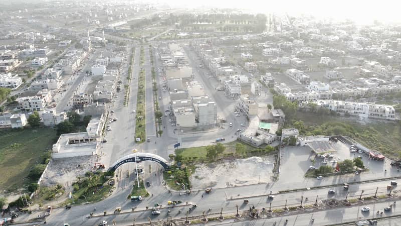 "Hot Deal: Premium 10 Marla Plot In D Block, Central Park Housing Scheme Dont Miss Out!" 4