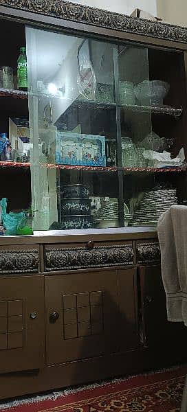 Showcase and dressing table for sale. . 0