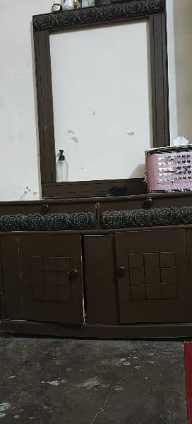 Showcase and dressing table for sale. . 2