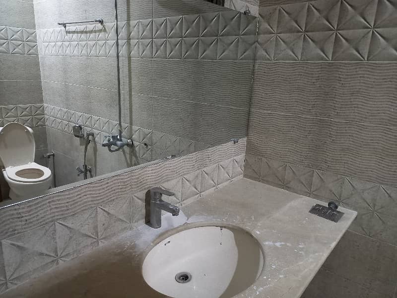 Usman Block Upper Portion For Rent Neat And Clean Fully Renovated Separate Electric Meter Ki Gas Available Reasonable Rent Demand36000/- 2