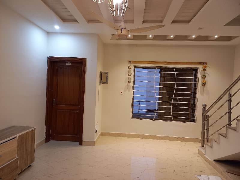 Usman Block Upper Portion For Rent Neat And Clean Fully Renovated Separate Electric Meter Ki Gas Available Reasonable Rent Demand36000/- 3