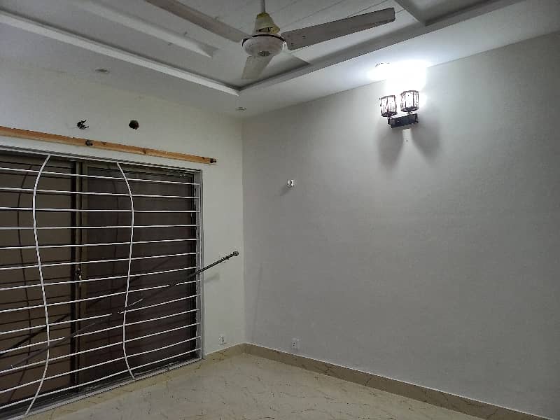 Usman Block Upper Portion For Rent Neat And Clean Fully Renovated Separate Electric Meter Ki Gas Available Reasonable Rent Demand36000/- 5