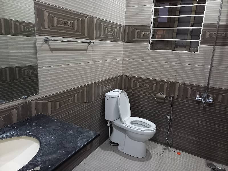 Usman Block Upper Portion For Rent Neat And Clean Fully Renovated Separate Electric Meter Ki Gas Available Reasonable Rent Demand36000/- 6