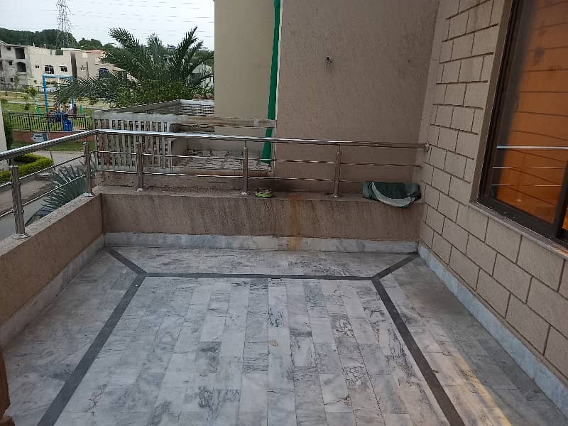 Usman Block Upper Portion For Rent Neat And Clean Fully Renovated Separate Electric Meter Ki Gas Available Reasonable Rent Demand36000/- 10