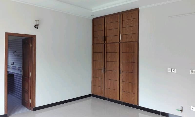 Usman Block Upper Portion For Rent Neat And Clean Fully Renovated Separate Electric Meter Ki Gas Available Reasonable Rent Demand36000/- 14