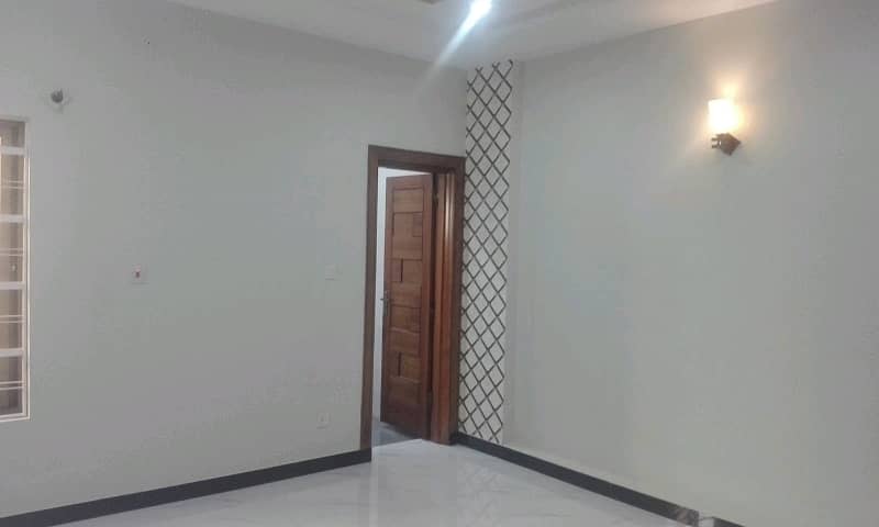 Usman Block Upper Portion For Rent Neat And Clean Fully Renovated Separate Electric Meter Ki Gas Available Reasonable Rent Demand36000/- 15