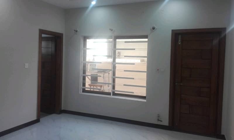 Usman Block Upper Portion For Rent Neat And Clean Fully Renovated Separate Electric Meter Ki Gas Available Reasonable Rent Demand36000/- 17