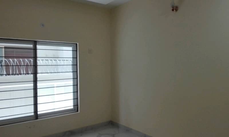 Usman Block Upper Portion For Rent Neat And Clean Fully Renovated Separate Electric Meter Ki Gas Available Reasonable Rent Demand36000/- 18