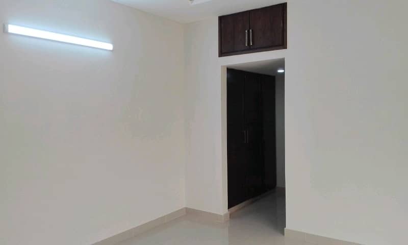 Usman Block Upper Portion For Rent Neat And Clean Fully Renovated Separate Electric Meter Ki Gas Available Reasonable Rent Demand36000/- 23