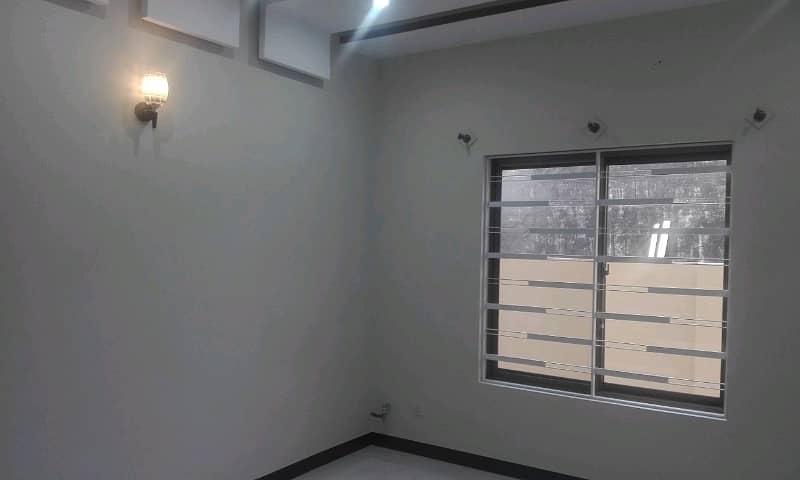Usman Block Upper Portion For Rent Neat And Clean Fully Renovated Separate Electric Meter Ki Gas Available Reasonable Rent Demand36000/- 26