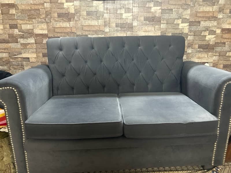 2 pieces of 2 seaters sofa in new condition 1