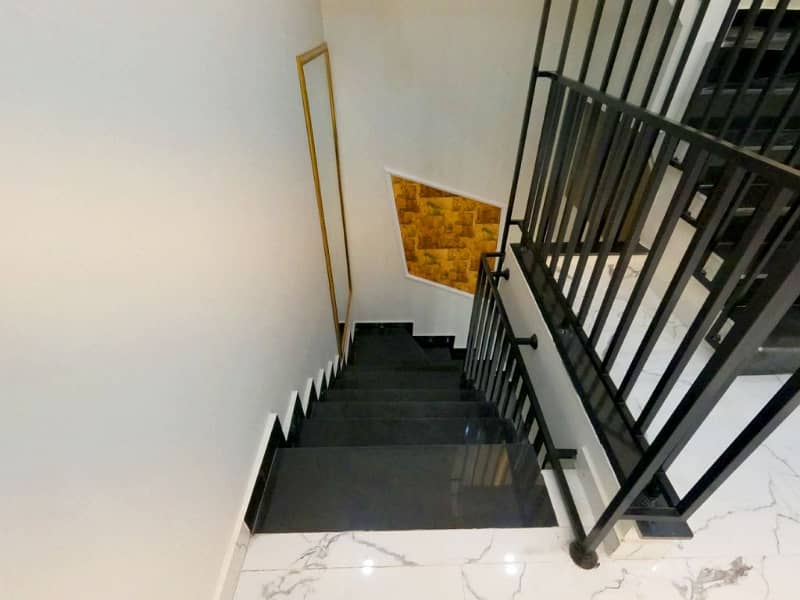 5 Marla Luxury Modern Brand New A Plus Solid Constructed House For Sale And Direct Meeting With Owner In Park View City Lahore. 37