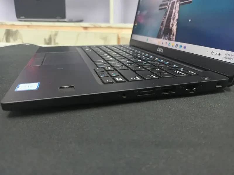 Dell Latitude Laptop 7390 core i7 8th Gen 16/256 gb 3