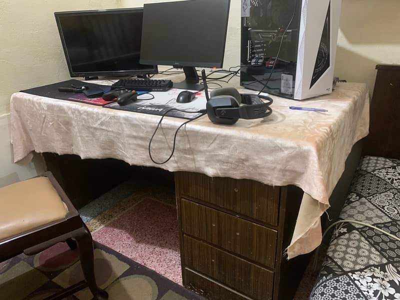 big office table with good quality material 0