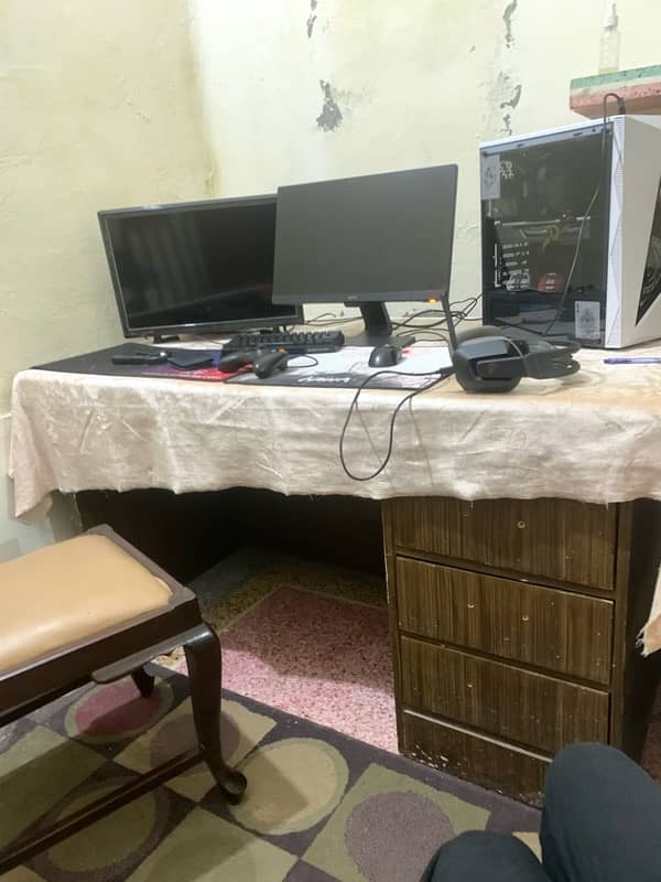 big office table with good quality material 1