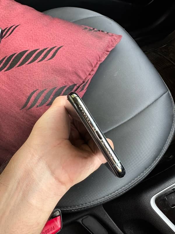 iPhone 11 Pro Max 256 GB PTA Approved 4