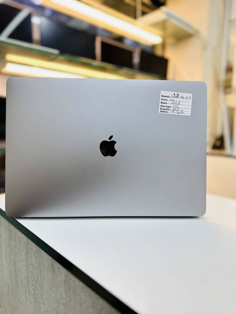 MacBook Pro 16-Inch (2019) – Intel Core i7, 16GB RAM, 512 ssd 4gb 3