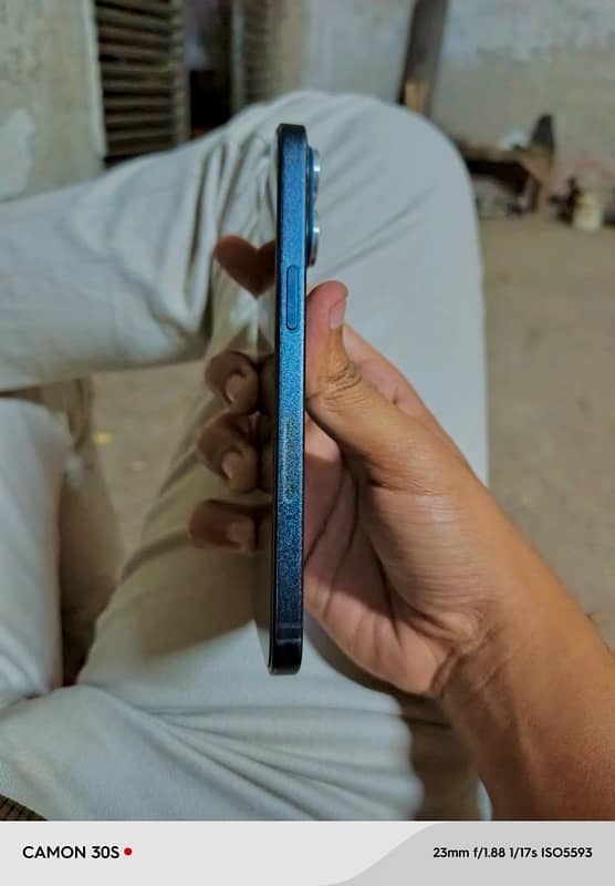 iPhone 15 Pro Max 256GB 2