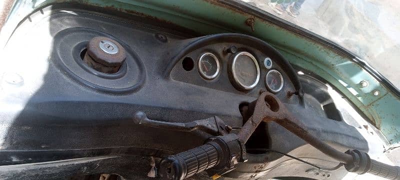 SazGar-2011,Dice-Brake,LPG-Gas Rickshaw,2 Tyer New look like 4