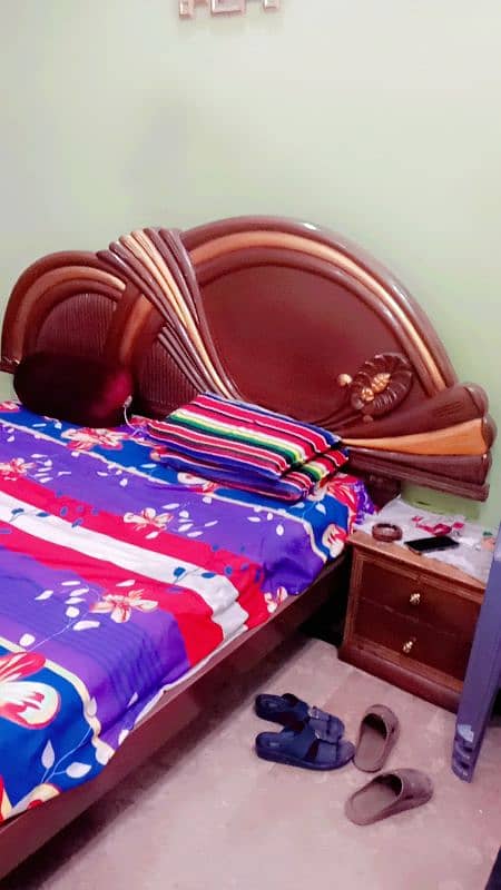 like a new bed and two side table 0