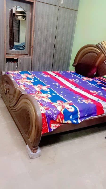 like a new bed and two side table 1
