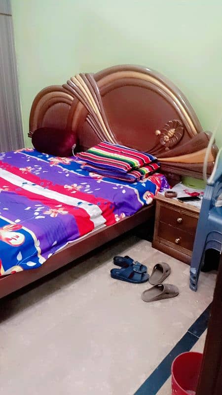 like a new bed and two side table 2