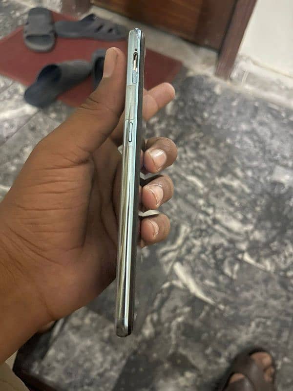 vivo s1  4–128  no open no repair finger off  read full add plzz 1