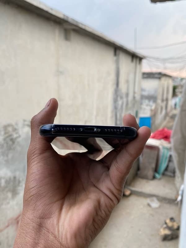 iPhone XR 0