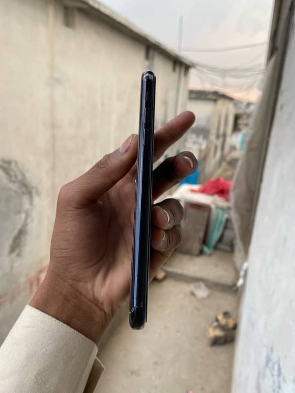 iPhone XR 1