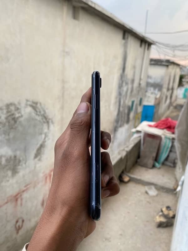 iPhone XR 4