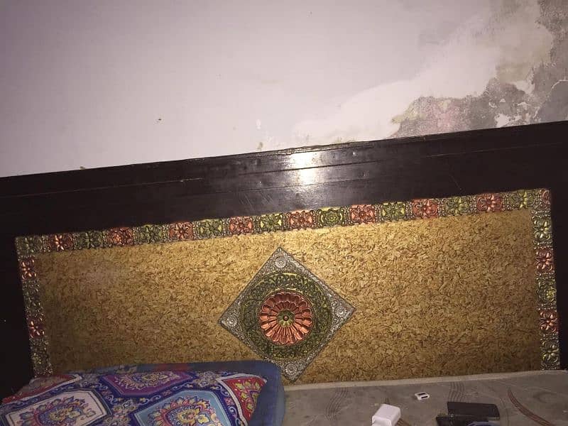 bed sath mattress 10by8 condition exchange possible Kisi b chiez ky 0
