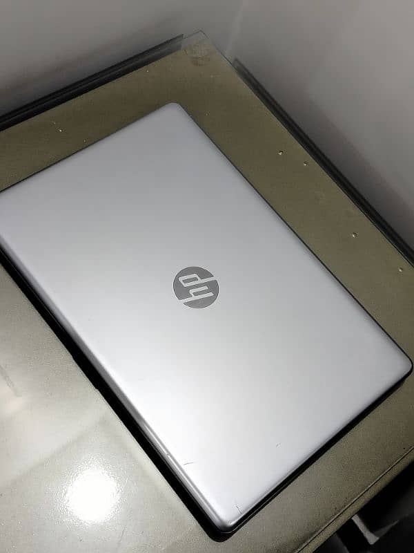 HP laptop core i5 8th gen graphics AMD Radeon R7 M340 2