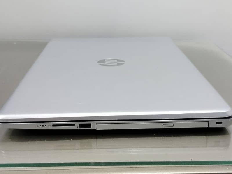 HP laptop core i5 8th gen graphics AMD Radeon R7 M340 3