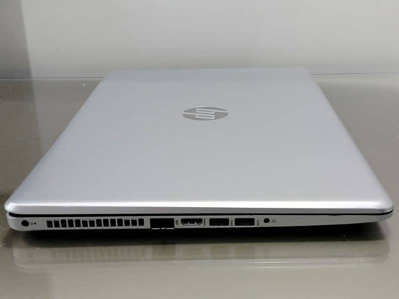 HP laptop core i5 8th gen graphics AMD Radeon R7 M340 4