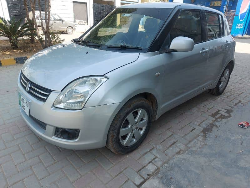 Suzuki Swift DLX 1.3 2015 urgent sale 1