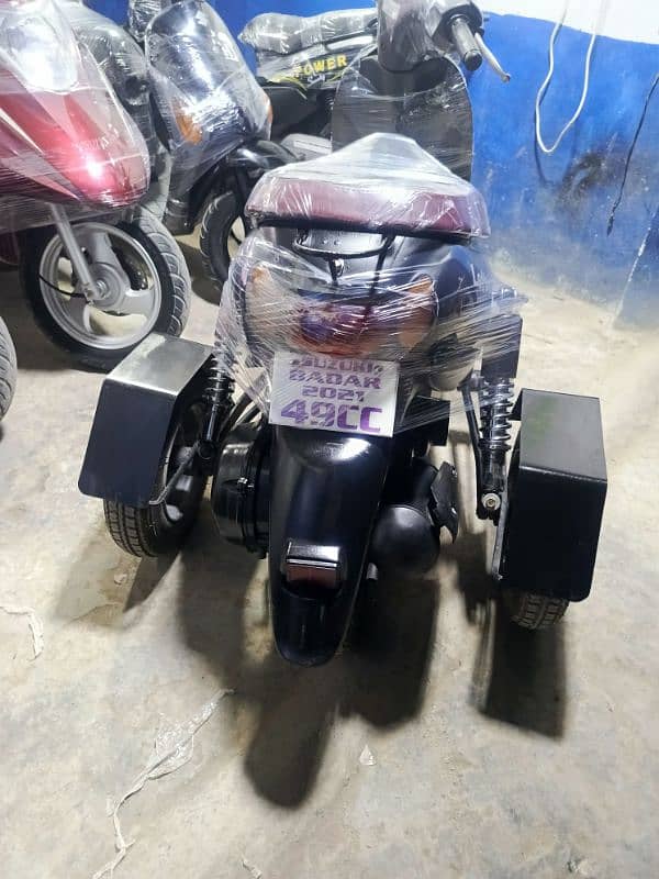 49cc suzuki scooties available contact at mobile# 03004142432 5