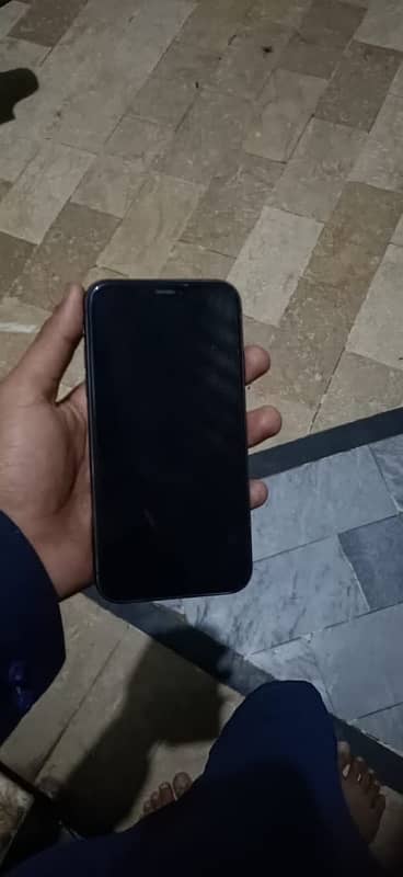 iPhone 11 jv non pta condition 10/9 kamii peshii ho jye gii 0