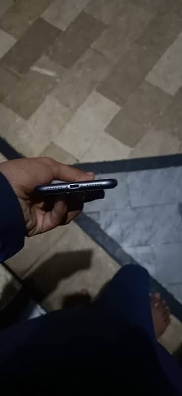iPhone 11 jv non pta condition 10/9 kamii peshii ho jye gii 2