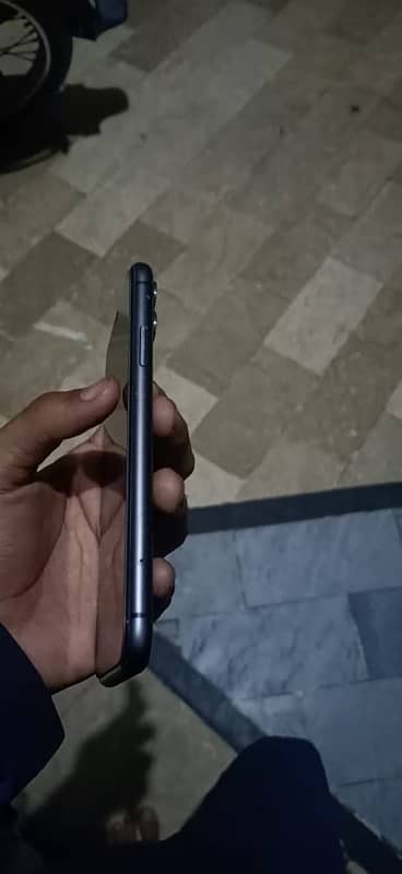 iPhone 11 jv non pta condition 10/9 kamii peshii ho jye gii 4