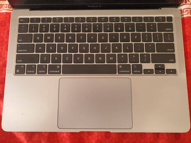 MacBook Air M1 2020 for Sale - Excellent Condition 1